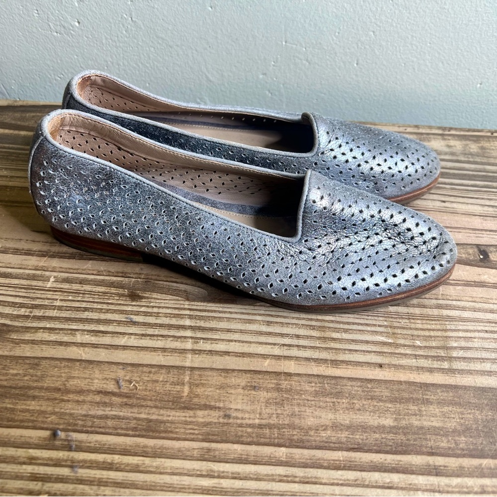 Johnston & Murphy silver metallic loafers slip on leather cutouts perforated 8